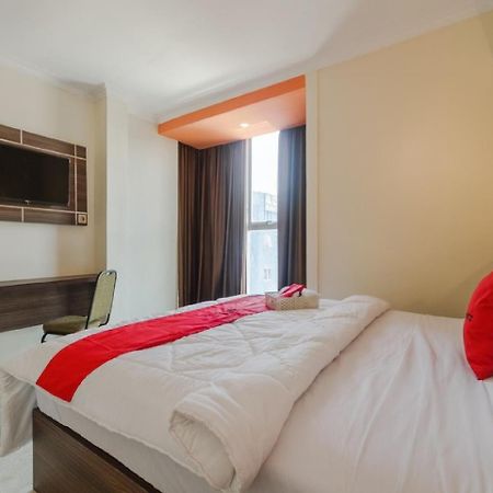 Reddoorz Plus @ Boulevard Panakkukang Макасар Экстерьер фото