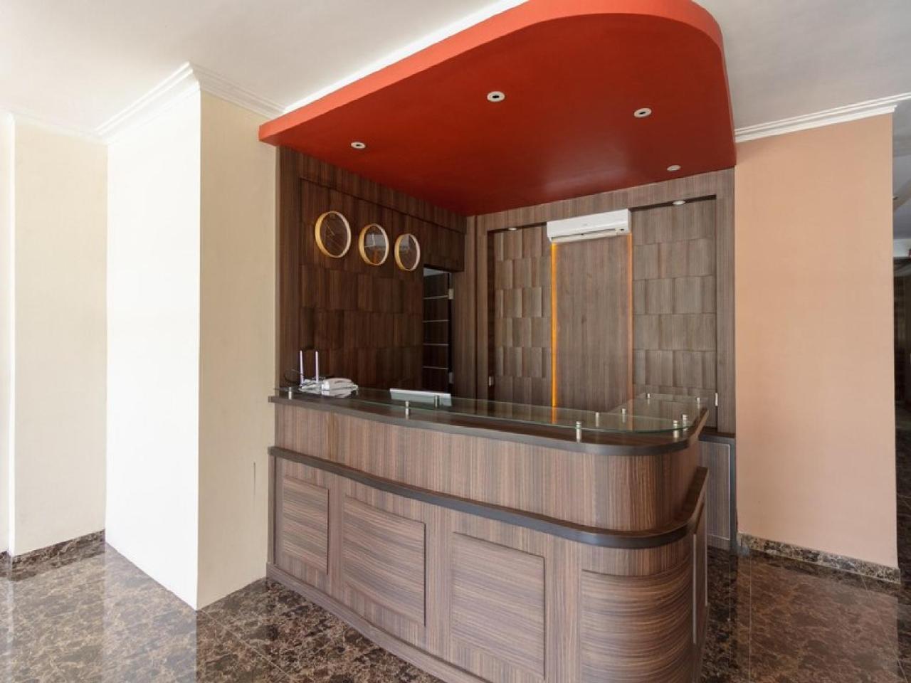 Reddoorz Plus @ Boulevard Panakkukang Макасар Экстерьер фото